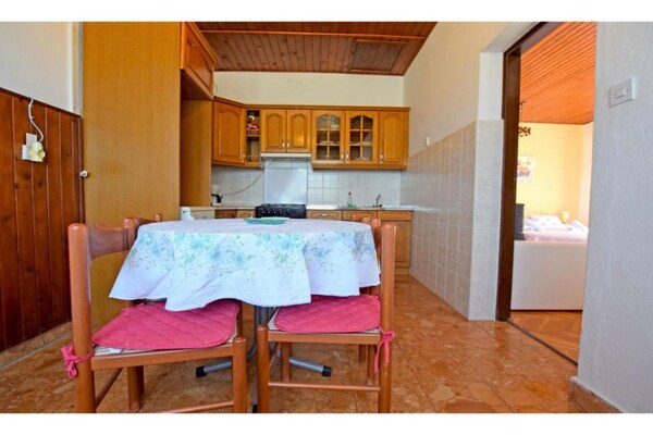 Appartement aan de Adriatische kust, 100m van strand & Paklenica - thumbnail 5