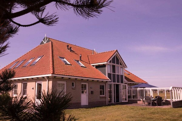 Comfortabel vakantiehuis met sauna op 500m van centrum Hollum, Ameland - thumbnail 1