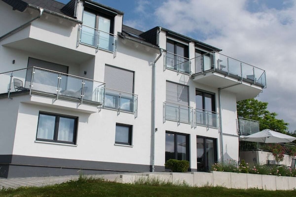 Modern vakantieappartement met panoramisch uitzicht op de Moezel in Dieblich - thumbnail 1