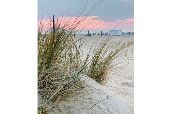 Penthouse aan de Alter Strom in hartje Warnemünde met balkon en zeezicht - thumbnail 2