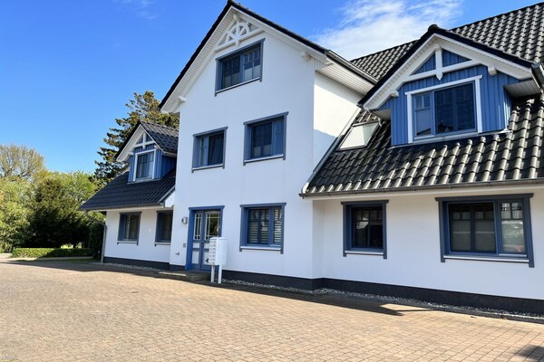 Modern appartement bij het strand met terras en open haard in Zingst - thumbnail 1