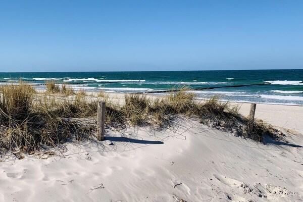 Modern appartement bij het strand met terras en open haard in Zingst - thumbnail 4
