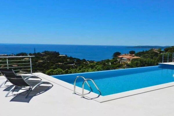 Provençaalse villa met panoramisch zeezicht en verwarmd zwembad in Estérel - thumbnail 1