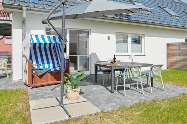 Surf Lounge: Modern appartement met kunst en terras in Laboe - thumbnail 5