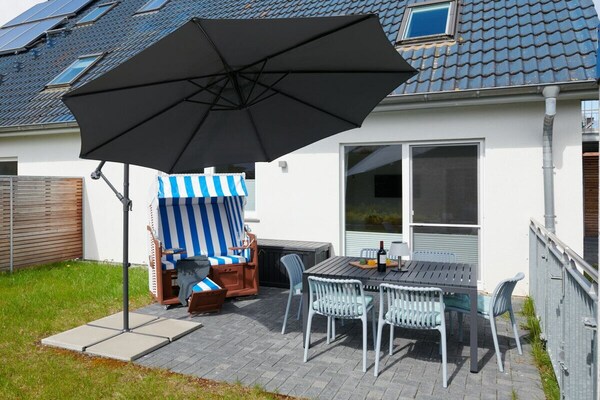 Strandoase Laboe: Stijlvol appartement met kunst en terras op loopafstand van zee - thumbnail 4