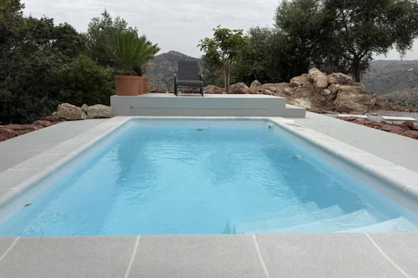 Casa Rocas: Ruime privévilla met zwembad en jacuzzi bij Comares - thumbnail 2