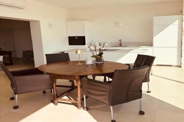 Villa Charme in Ostuni: luxe privézwembad tussen eeuwenoude olijfbomen - thumbnail 4