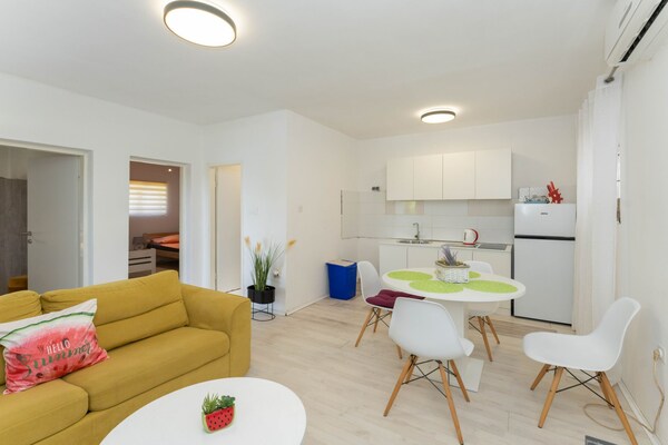 Strandvakantie voor 12 personen: vrijstaand huis met terras op 20 meter van zee - thumbnail 2