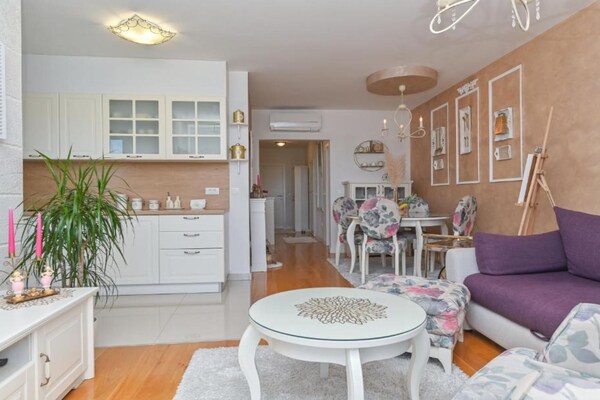 Apartment Hani 2: Modern appartement met balkon en zeezicht in Makarska - thumbnail 3