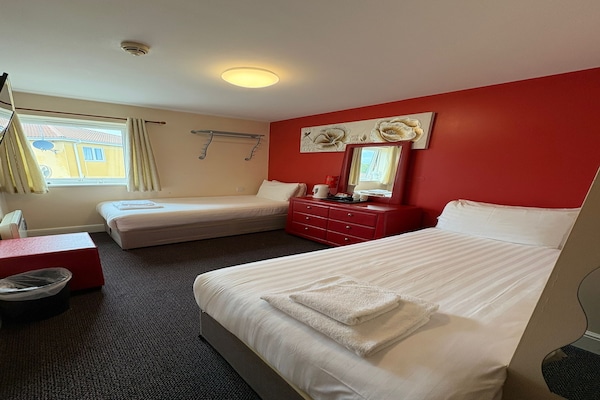 Compacte Twin Room op het platteland bij Gloucester met gratis WiFi - thumbnail 6