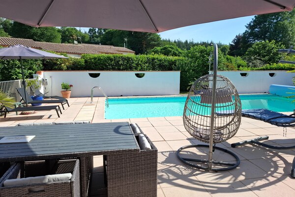 Vrijstaande villa met privézwembad en Pyreneeënzicht in Saint-Denis - thumbnail 1