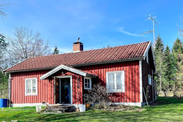 Klassieke Dalslandstorp bij Mellerud – 6 pers., houtkachels en bosrijke tuin - thumbnail 1