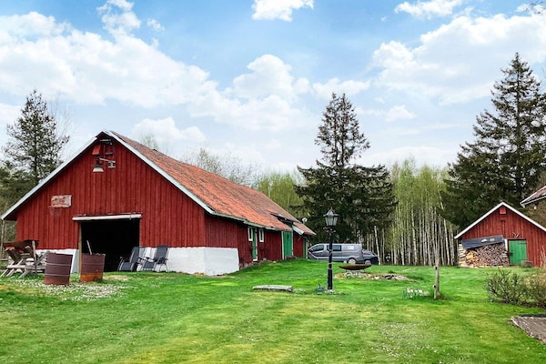 Klassieke Dalslandstorp bij Mellerud – 6 pers., houtkachels en bosrijke tuin - thumbnail 2