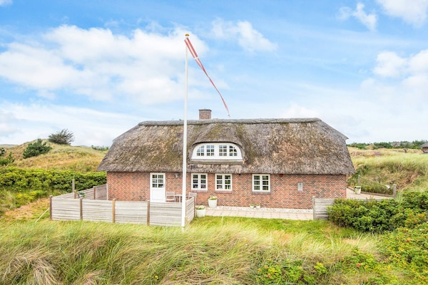 Luxe vakantiehuis met duinpanorama op 350m van de Noordzee, Ulfborg - thumbnail 1