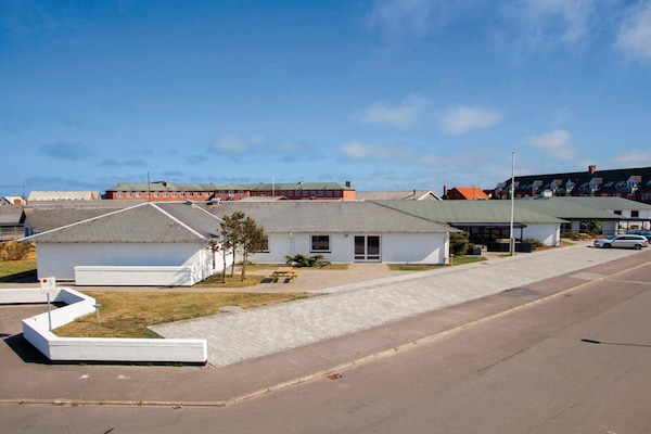 Op 350 m van het strand: ruim vakantiehuis in centrum Thyborøn - thumbnail 2