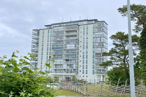 Vakantiehuis aan zee in Visby met uitzicht en balkon - thumbnail 1