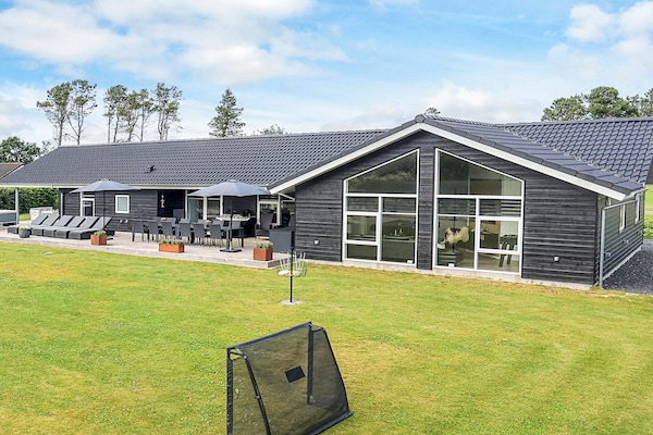 Op 500m van zee: ruim vakantiehuis in Hadsund voor 12 personen - thumbnail 1
