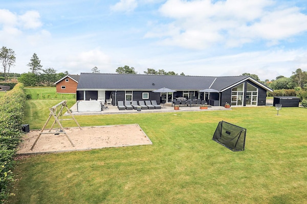 Op 500m van zee: ruim vakantiehuis in Hadsund voor 12 personen - thumbnail 3