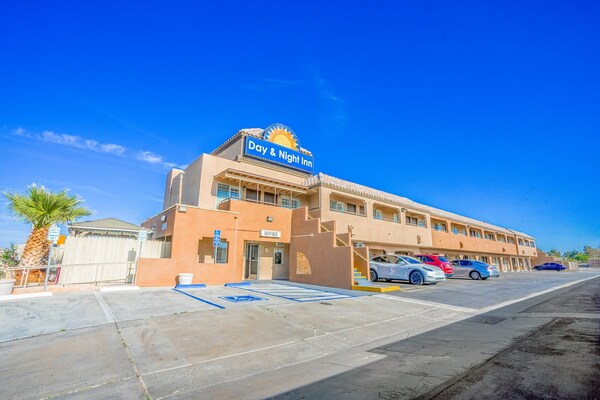King Bed Non-smoking - Victorville, CA