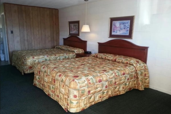 2 Queen Bed Smoking - Virginia