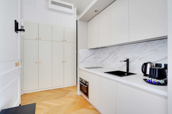 Modern appartement aan de Avenue des Champs-Élysées in Parijs - thumbnail 2
