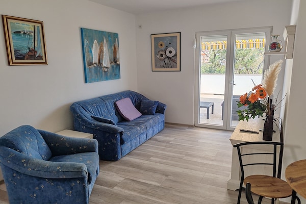 2-persoons appartement op Rab met zeezicht en balkon - thumbnail 1