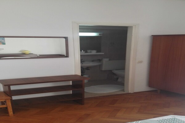 Op 300 m van het strand: appartement met zeezicht op Rab - thumbnail 4