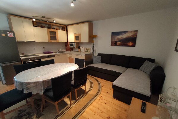 Luxe appartement met terras en tuin, 300m van het strand in Supetar - thumbnail 1