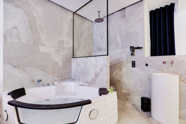 Elegant appartement met jacuzzi in hartje Parijs, nabij Rue de Rivoli - thumbnail 2