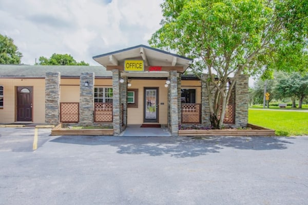 2 Full Beds Non-smoking - Lake Garfield, FL