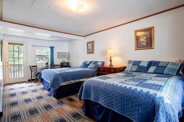 2 Queen Beds With River View - Whittier, NC