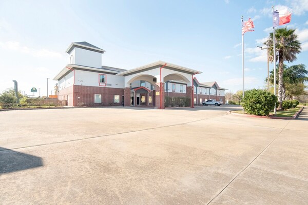 2 Queen Bed - Freeport, TX