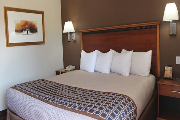 King Bed Non-smoking - Omaha, NE
