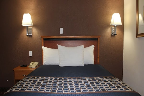 Queen Bed Smoking - Omaha, NE
