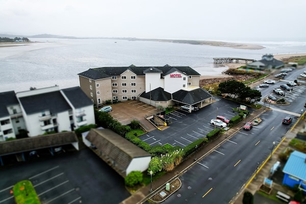 King Room With Balcony - Ocean View - Lincoln City, OR