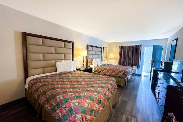2 Queen Beds Non-smoking - South Carolina