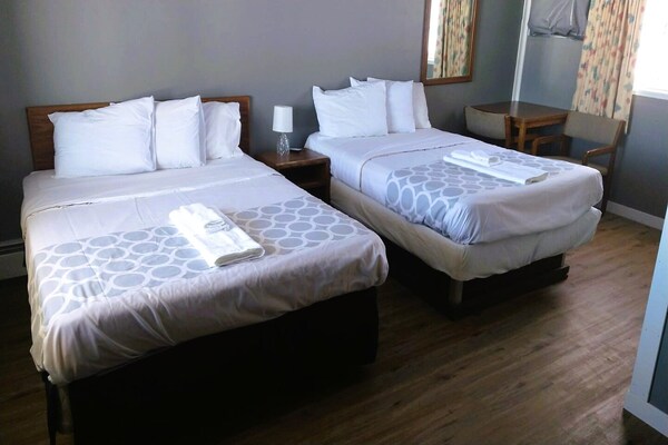 2 Queen Bed - Wyoming