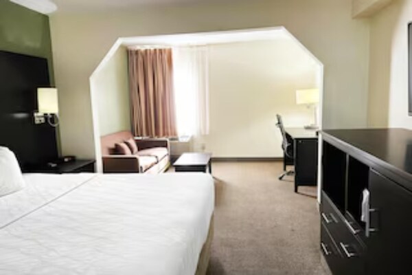 Suite - King Bed - Georgia