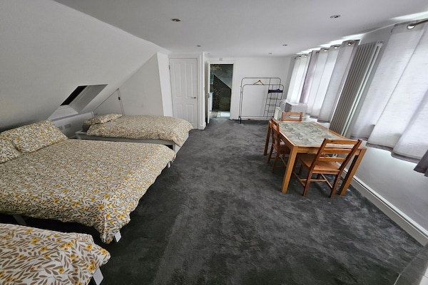 Ruim pensionappartement voor 12 personen nabij Windsor Castle & Legoland - thumbnail 2