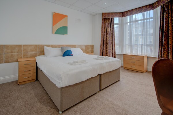 Comfortabel verblijf in Cardiff: Deluxe Twin Room - thumbnail 3