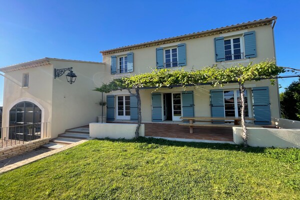 Authentiek Provençaals vakantiehuis met privéspa en zwembad voor 12 personen - thumbnail 1