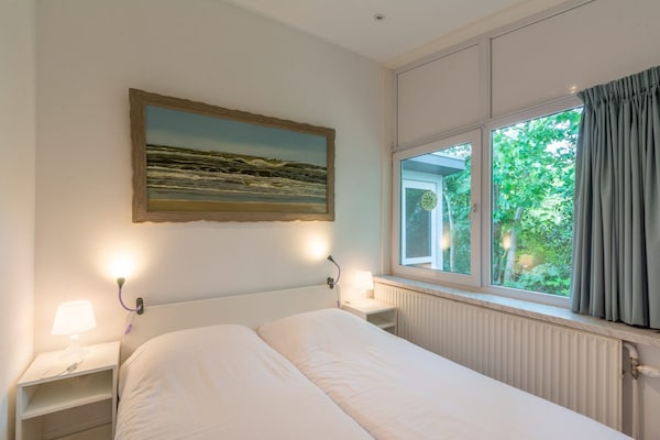 Vrijstaande bungalow met grote tuin op 1,6 km van strand Sint Maartenszee - thumbnail 3