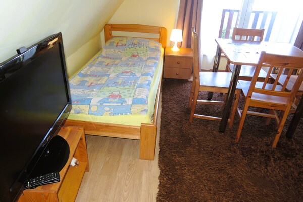 Lichte studio voor 4 op 1e etage met grote tuin, 6 km van zee - thumbnail 5
