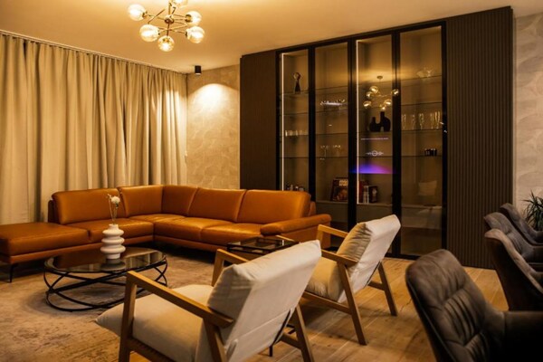 Villa Lara: Luxe villa met verwarmd zwembad, jacuzzi & sauna voor 12 personen - thumbnail 5