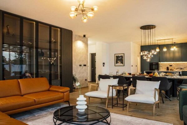 Villa Lara: Luxe villa met verwarmd zwembad, jacuzzi & sauna voor 12 personen - thumbnail 4