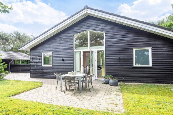 Luxe vrijstaand vakantiehuis met spa & sauna, 600m van Ringkøbing Fjord - thumbnail 2