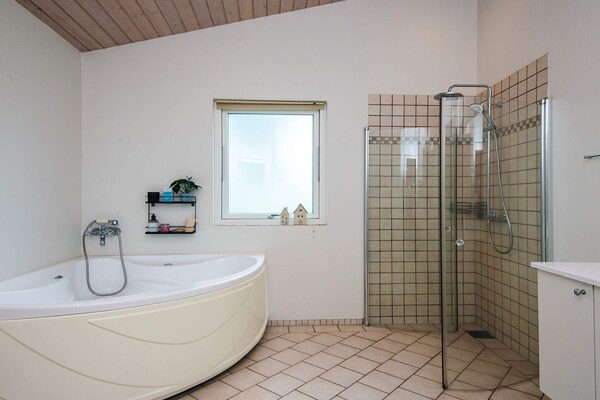 Luxe vrijstaand vakantiehuis met spa & sauna, 600m van Ringkøbing Fjord - thumbnail 6