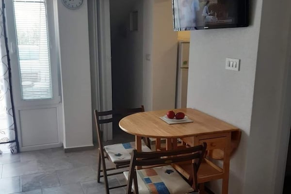 Classic appartement aan zee in Donji Karin – 200m van het strand - thumbnail 2