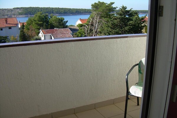 Duik in luxe: Deluxe kamer met balkon en uitzicht op zee in Rab - thumbnail 3