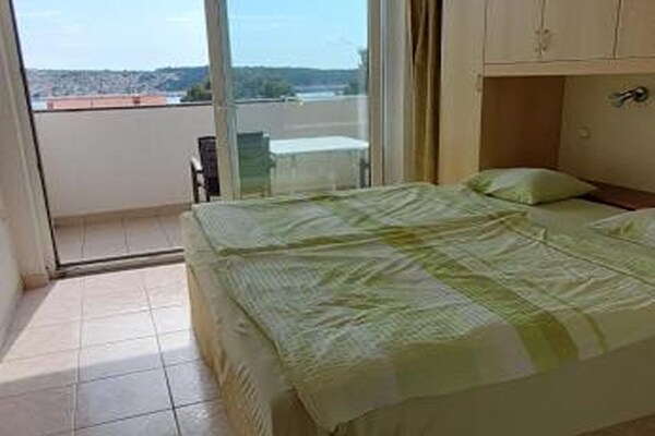 Duik in luxe: Deluxe kamer met balkon en uitzicht op zee in Rab - thumbnail 1